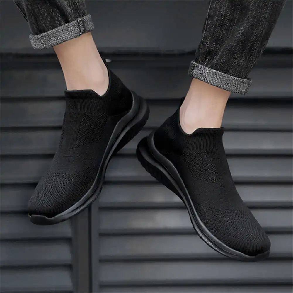 Formal Wear For Women Lifestyle - أحذية تنس جديدة ناعمة باللون البيج