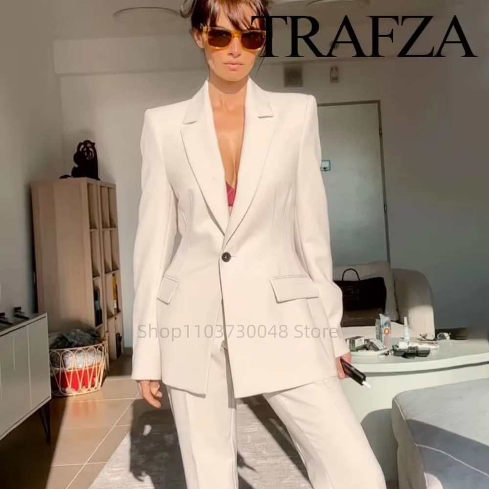 Woman Formal Wear - بدلة رسمية أنيقة للسيدات في المكتب،