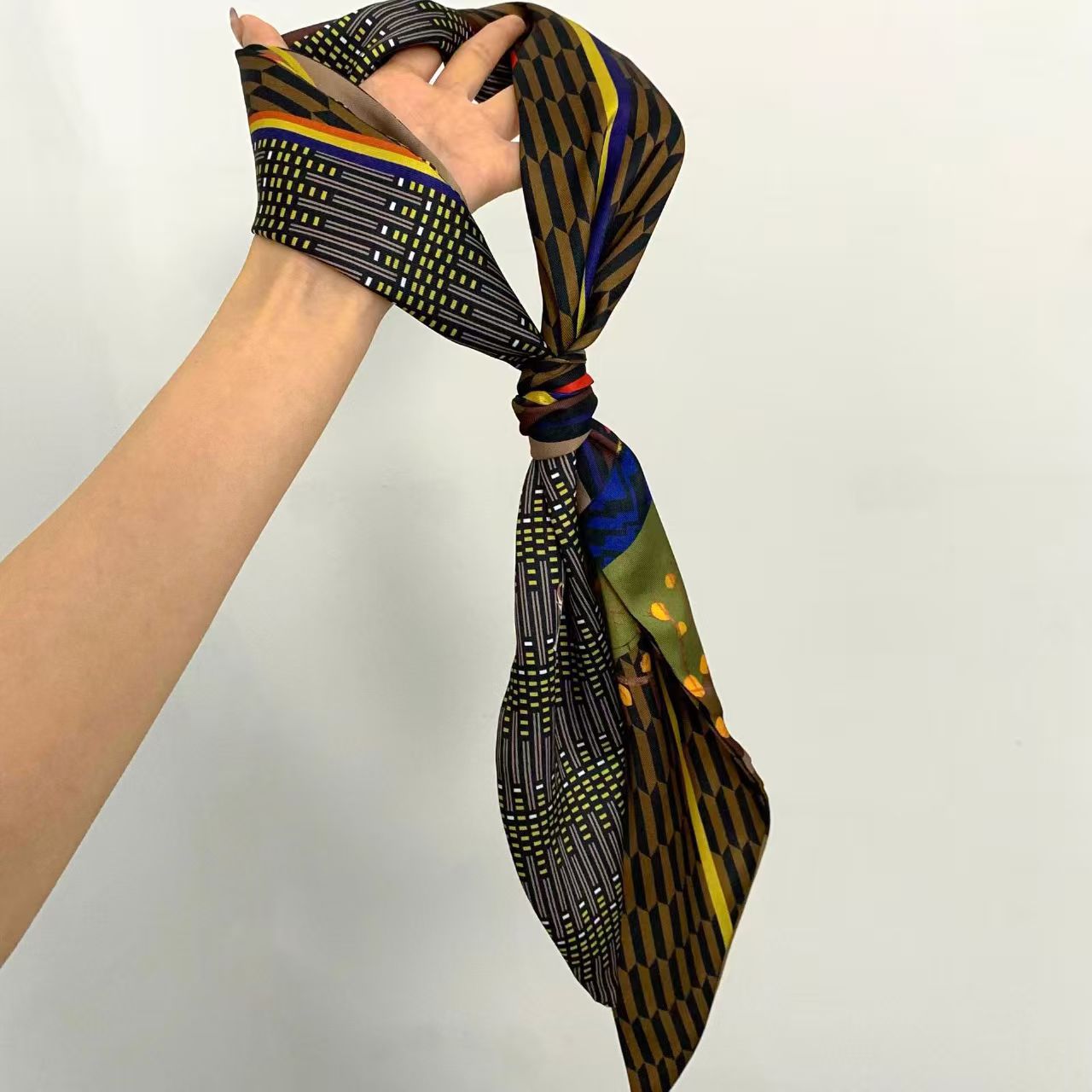 وشاح حرير فاخر مطبوع طويل بشري - مراجعة Scarf Silk Neck وسعره