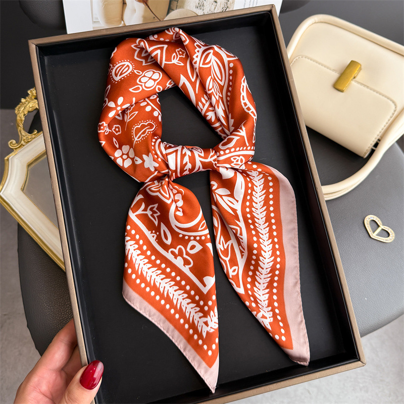 وشاح حريري مربع بطباعة الكاجو، - مراجعة Scarf Silk Neck وسعره