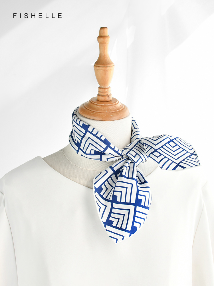 الصينية الكلاسيكية الأزرق الأب - مراجعة Scarf Silk Neck وسعره
